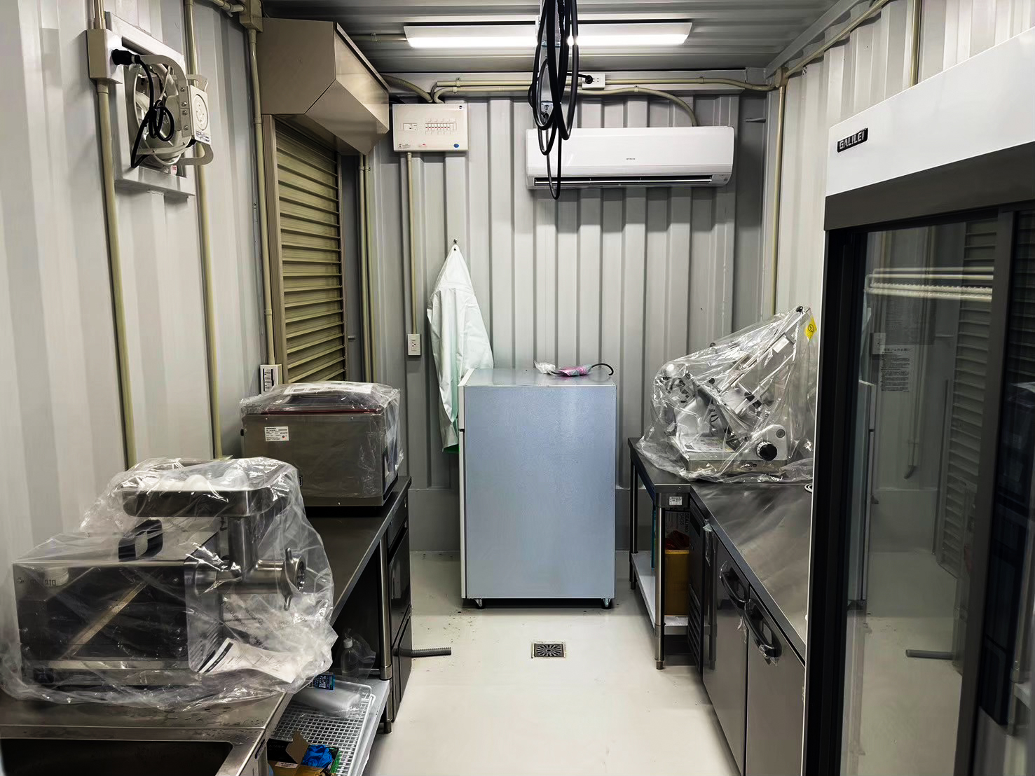 ジビエ専門食肉処理業の様子