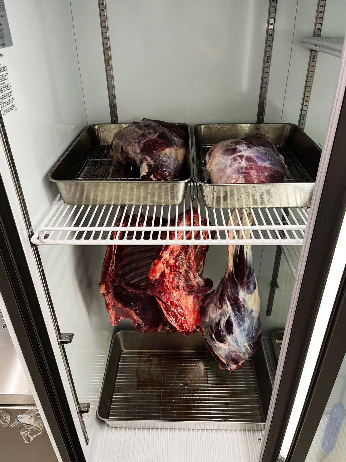 ジビエ専門食肉処理業の様子